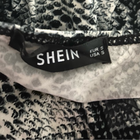 SHEIN Crop Top in Snakeskin Print - Picture 5 of 5
